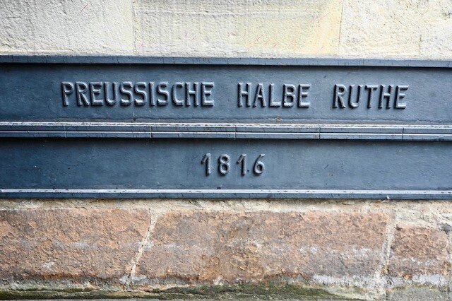 Inschrift Preussische halbe Ruthe, 1816, an einer Münsteraner Hauswand